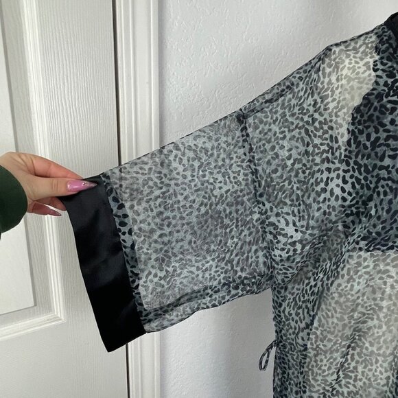 LA Intimates Cheetah Print Robe | VGT - Picture 3 of 6